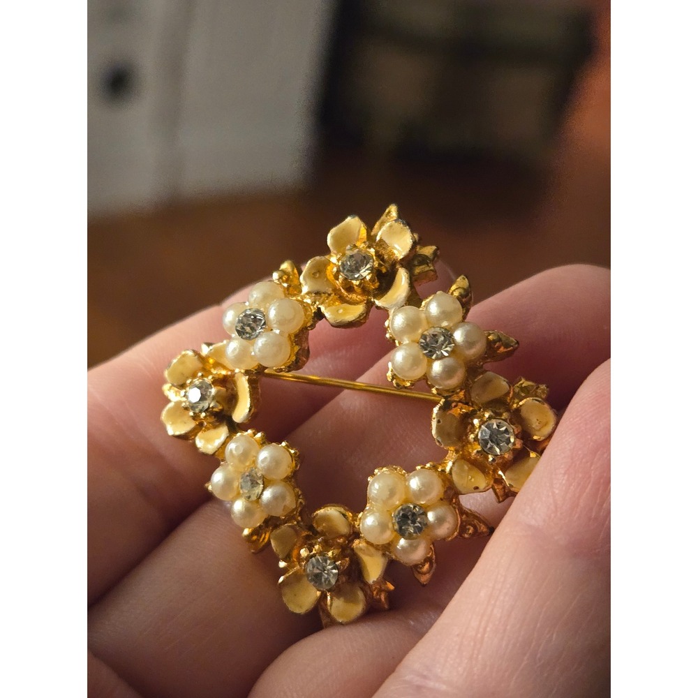 Square Wreath Brooch Goldtone Faux Pearls Rhinestones Rare Vintage